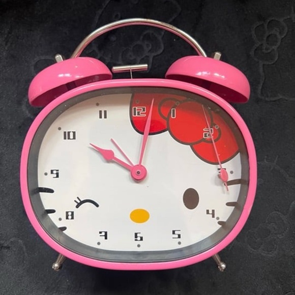 hello kitty pink clock - Picture 1 of 3
